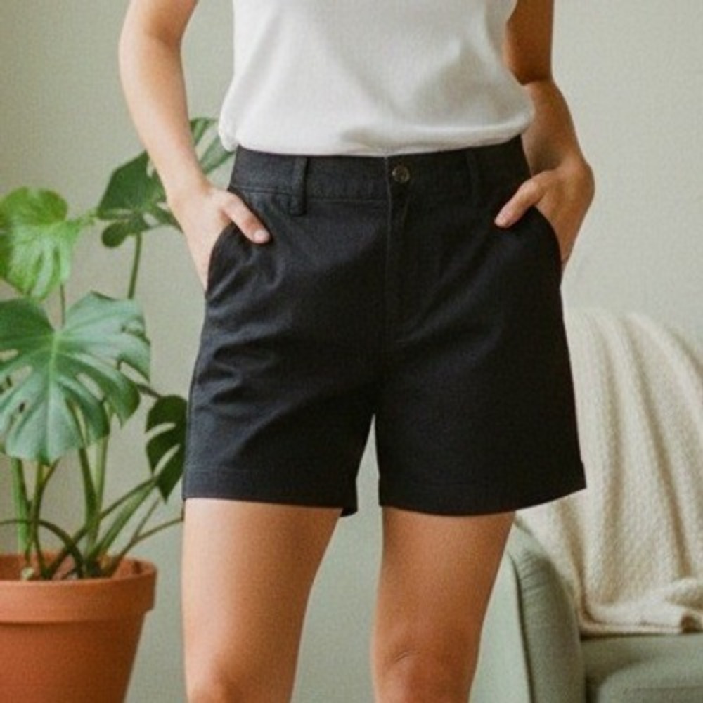Banana Republic Women's Black Mid-Rise Chino‎ Shorts - Size 6